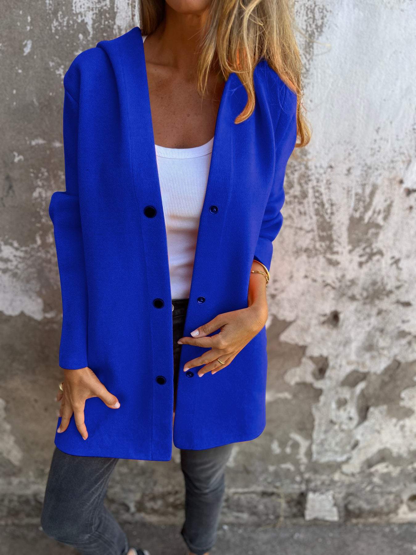 ADRIANA | CARDIGAN TRICOTÉ AVEC BOUTONS ET CAPUCHE