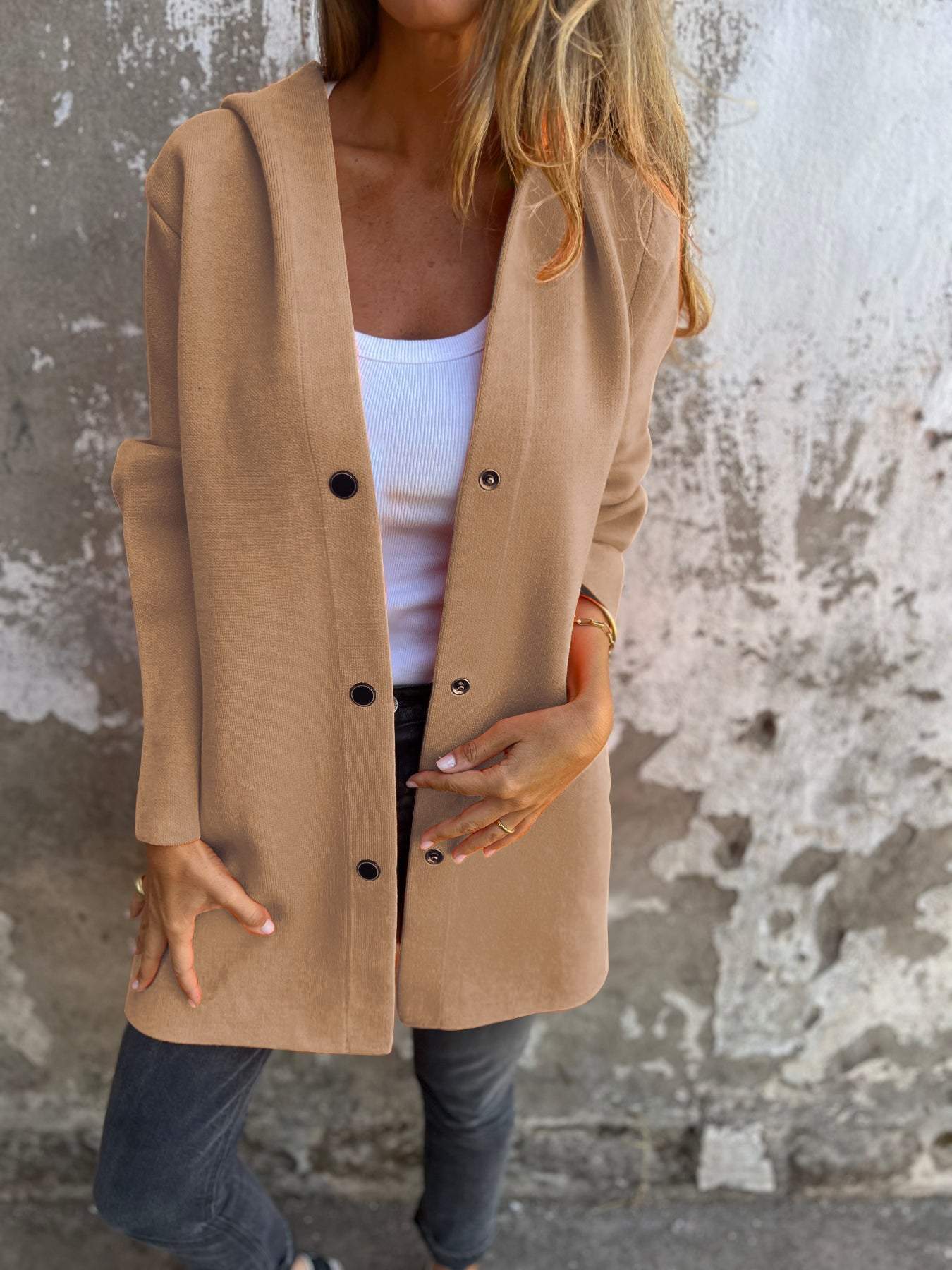 ADRIANA | CARDIGAN TRICOTÉ AVEC BOUTONS ET CAPUCHE