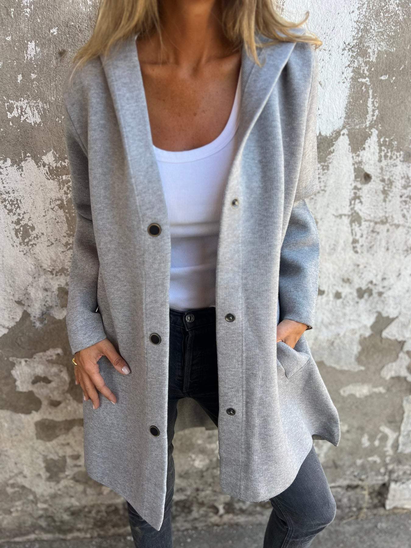 ADRIANA | CARDIGAN TRICOTÉ AVEC BOUTONS ET CAPUCHE