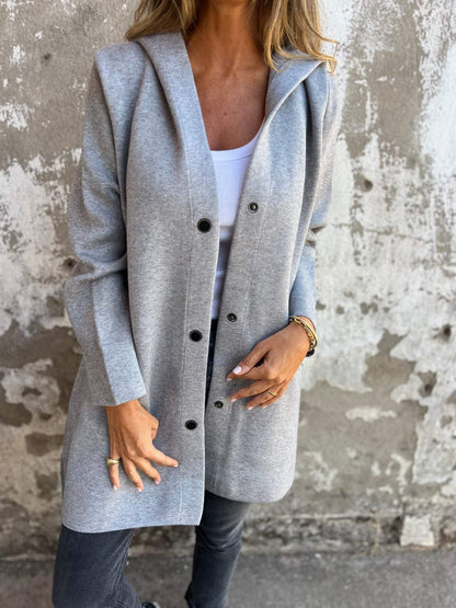 ADRIANA | CARDIGAN TRICOTÉ AVEC BOUTONS ET CAPUCHE